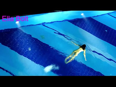 ❤️ నేను చూడటం ఆపలేను, ELLA BOLT రిసార్ట్ పూల్‌లో నగ్నంగా ఈత కొడుతూ దొరికిన యువ అందగత్తె ❤️ పోర్నో మా వద్ద ❌️❤